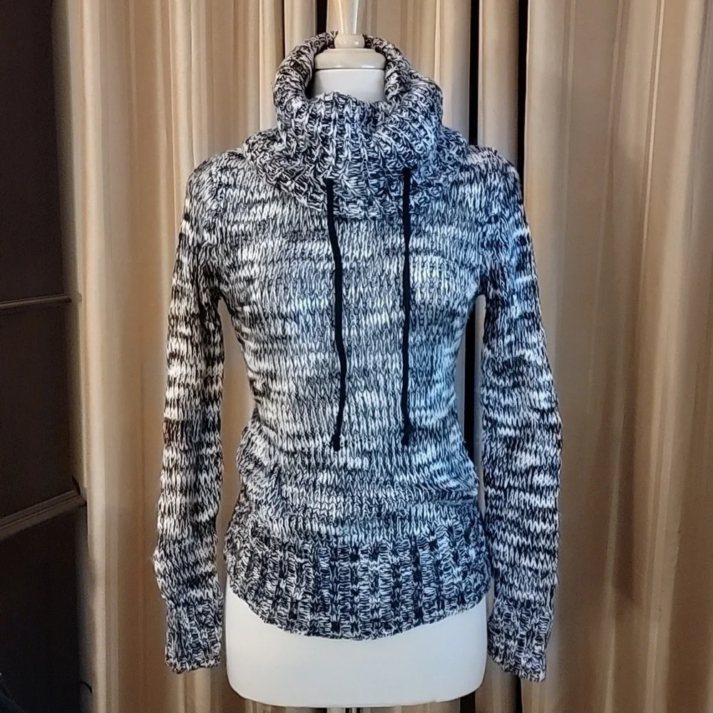 No Bounderies Cowlneck  Sweater Size M 7-9